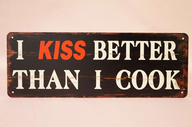 Reklameschild Sprüche Schild 13x36 cm Blechschild I Kiss Better Than I Cook 