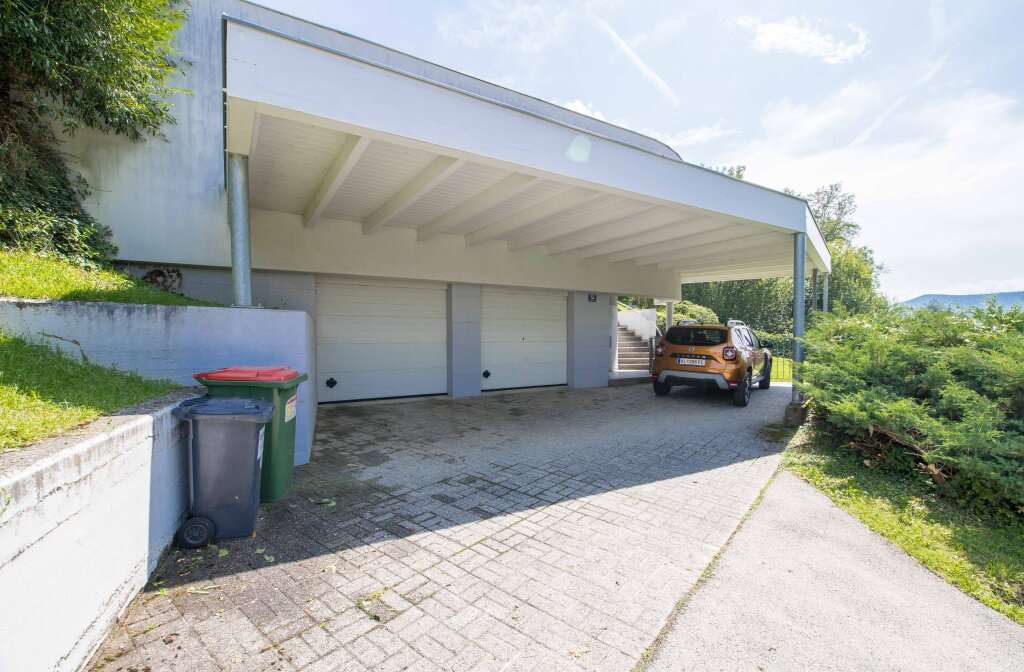 "Architektenseeblickvilla" mit separatem Appartement in Krumpendorf am Wörthersee, 325 m², € 1.