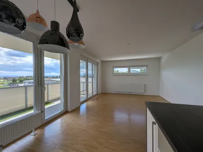 Schöne, helle, komfortable 3 Zimmerwohnung, 76m2 von Privat plus 16m2 Balkon Tiefgaragenplatz Lift, photo 1