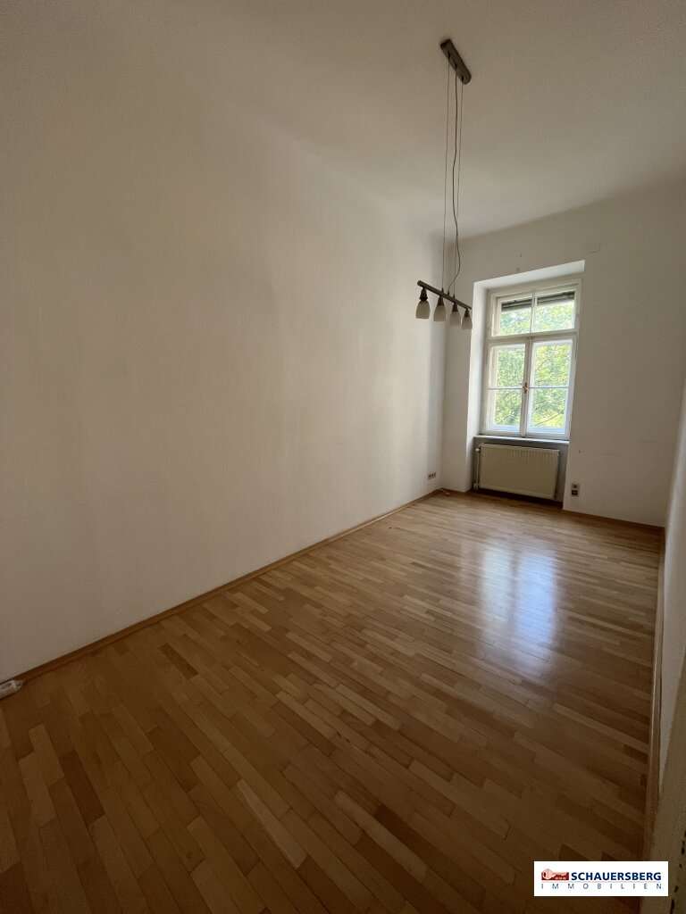 Klassische Unsanierte Altbauwohnung Mit Balkon Im Herz-Jesu-Viertel!, € ...