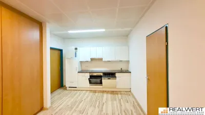 9-Zimmer-Gewerbeimmobilie mieten in Salzburg Stadt – 261 m², € 3.048 – Bild 7 von 8
