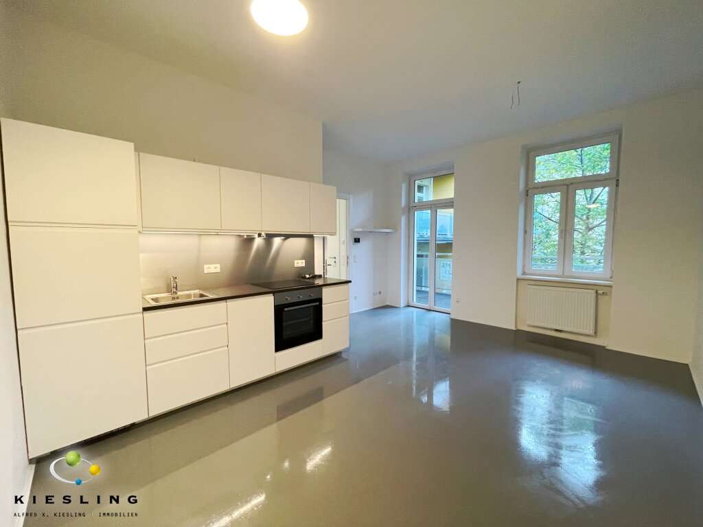 Toprenovierte Helle 2-Zimmer-Wohnung Mit Großem Balkon Und Blick Ins ...