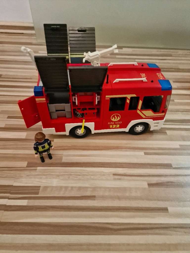 Feuerwehrauto mit Sirene und Blaulicht Playmobile, € 10,- (1130