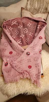 LOUIS VUITTON Logomania A La Folie Heart Rose Pink Scarf Wool Silk