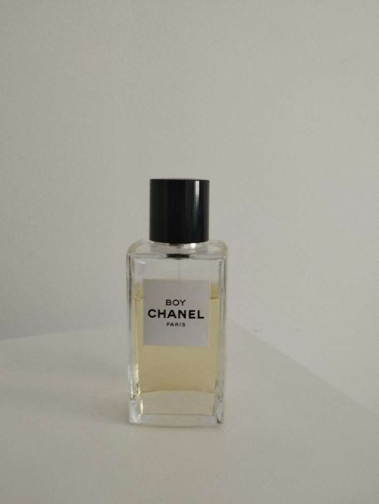 VB Boy - Chanel eau de parfum les exclusives, € 235,- (1120 Wien