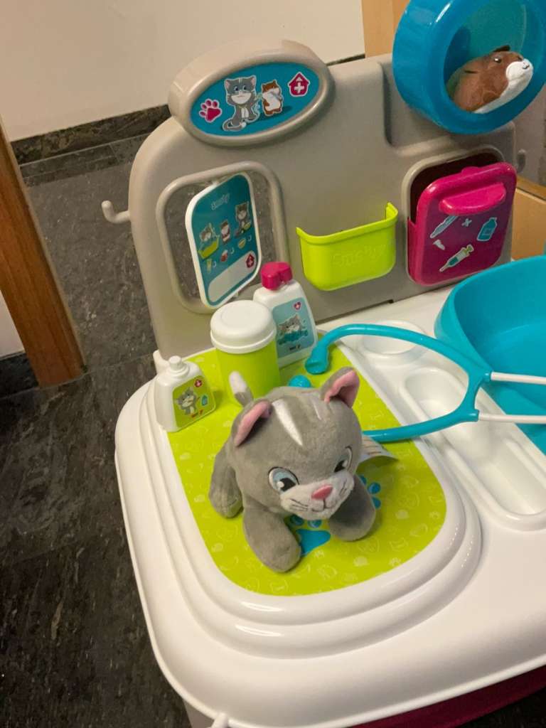 Kinder Smoby Tierarzt Klinik, Tierarztpraxis mit Katze und Hamster, € 18,-  (6065 Thaur) - willhaben
