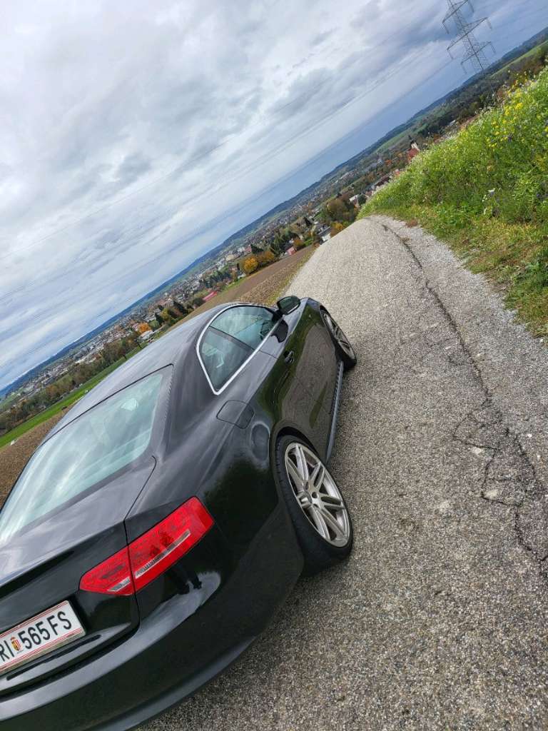 Audi A5 Rückbank mit Armlehne, Getränkehalter, Staufach und Skiöffnung, €  70,- (1230 Wien) - willhaben