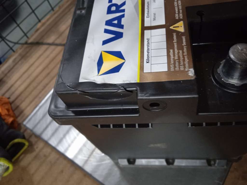 Autobatterie Varta AGM 70Ah 760 A, € 89,- (5165 Berndorf bei
