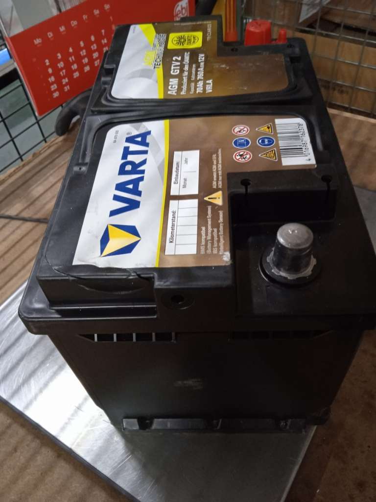 Autobatterie Varta 70Ah 760 A, € 89,- (5165 Berndorf bei Salzburg) -  willhaben