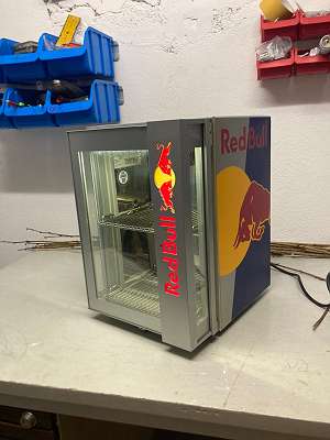 Re(2): Red Bull Kühlschrank