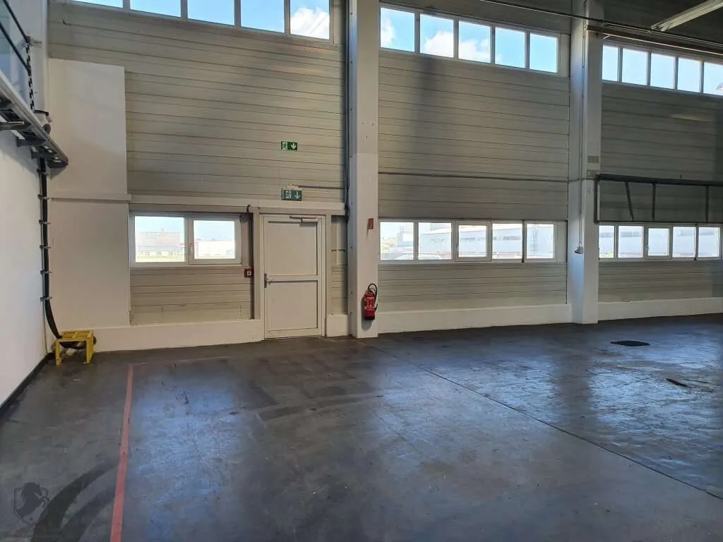 Zur Vermietung gelangt eine Lagerhalle mit einer Gesamtfläche von ca. 700 m² in Siegendorf nahe Eisenstadt - Sopron - Ansicht 2