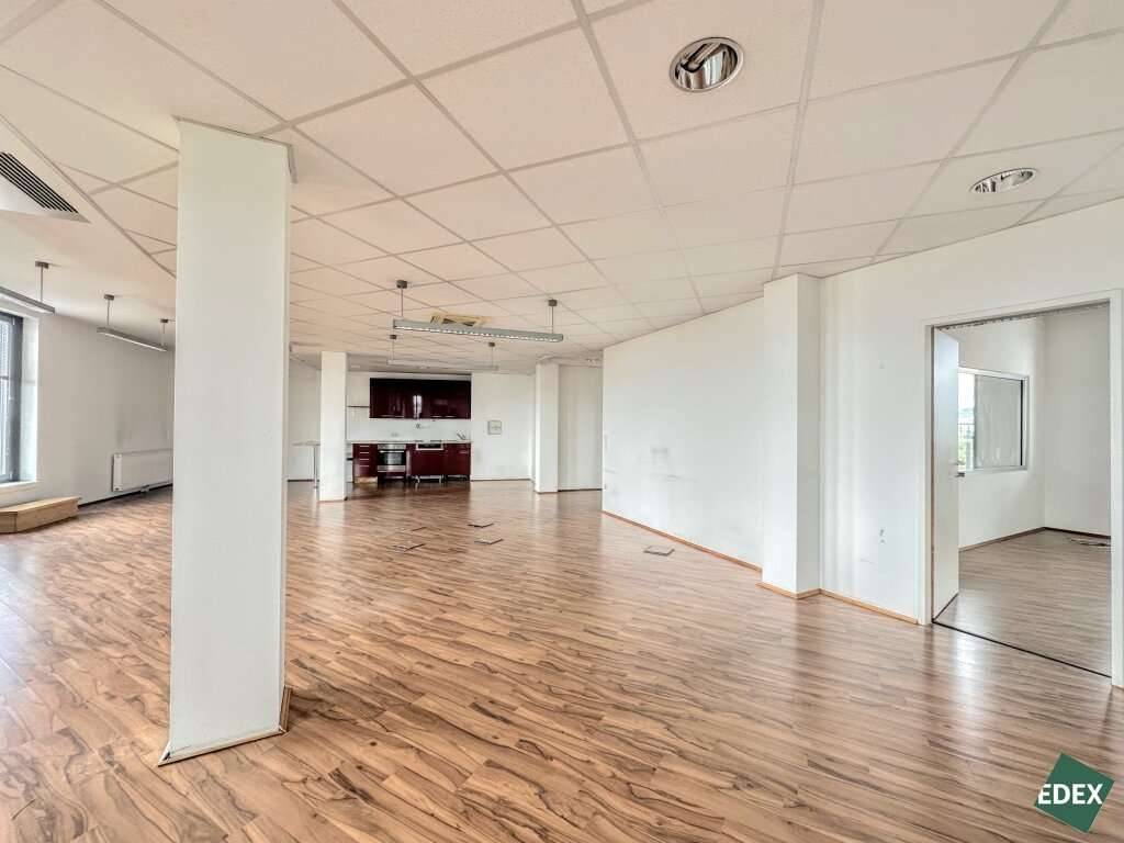 Modernes Büro mit guter Anbindung und Terrasse - View 2