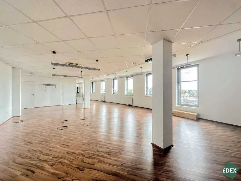 Modernes Büro mit guter Anbindung und Terrasse - View 3