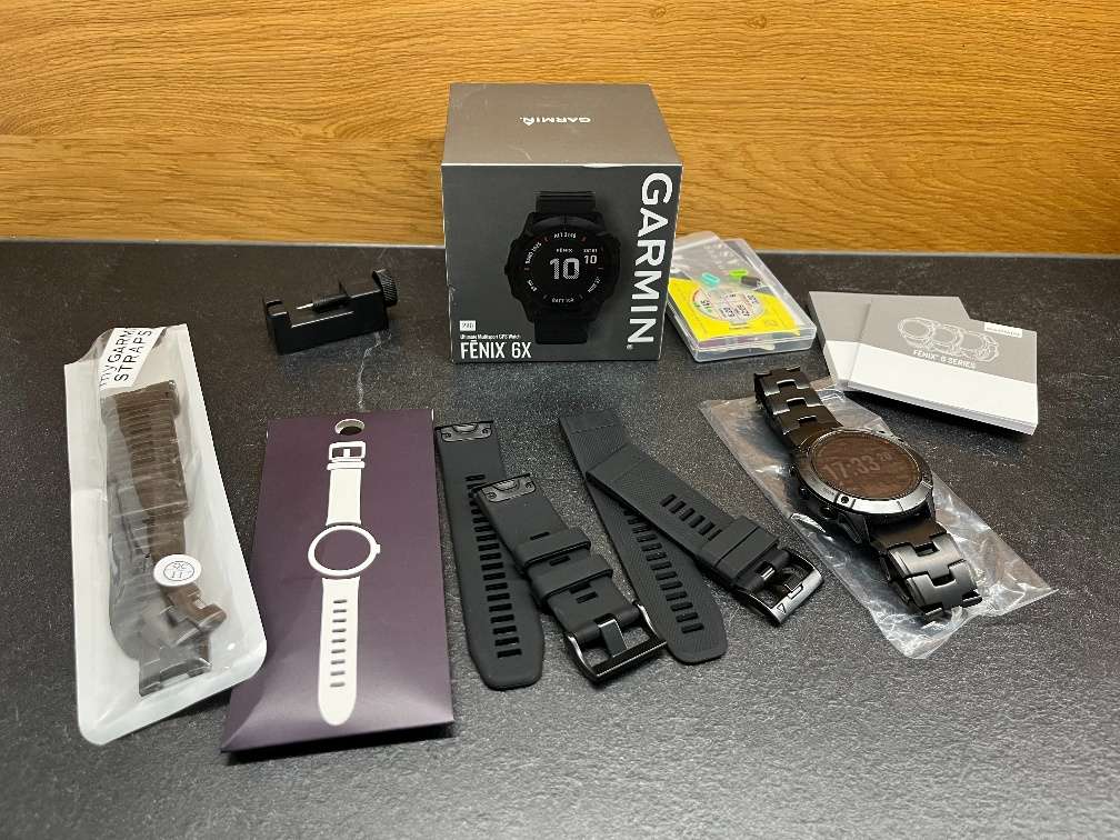 Garmin fenix 6 pro in high quality schwarz mit neuem original Armband