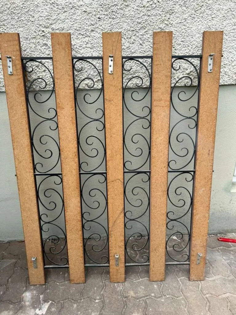 Kleider Anhänger mit echte Tier Fuß, € 80,- (8020 Eggenberg)