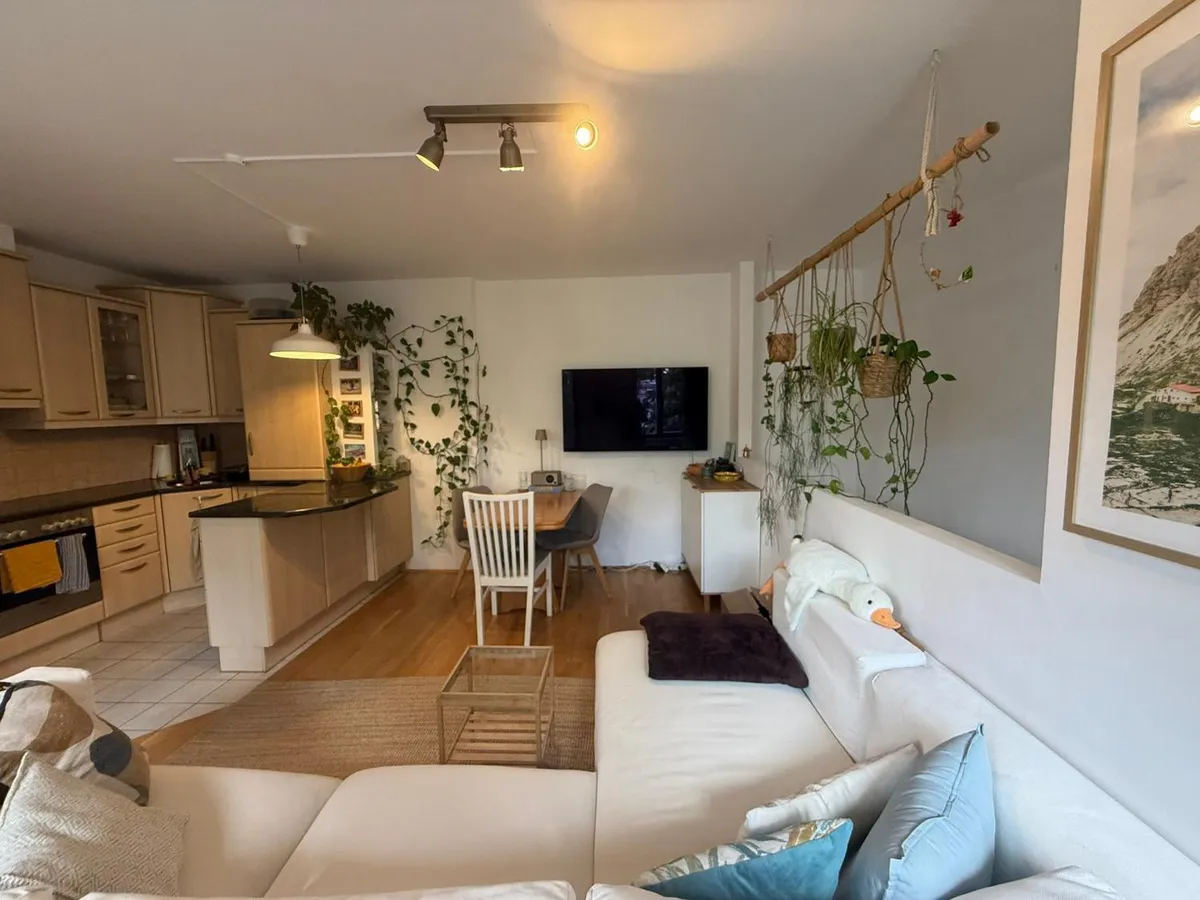 Urbanes Wohnen in ruhiger Seitengasse - 3-Zimmer-Maisonette mit Balkon im Herzen des 5. Bezirks! - Widok 3