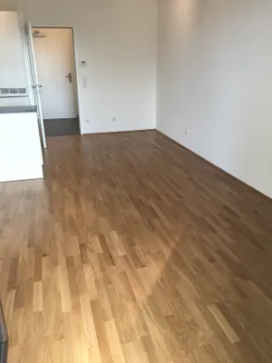 Sonnige, ruhige 2-Zimmer-Wohnung mit großem Balkon, Klimaanlage & Hoflage – Bild 3