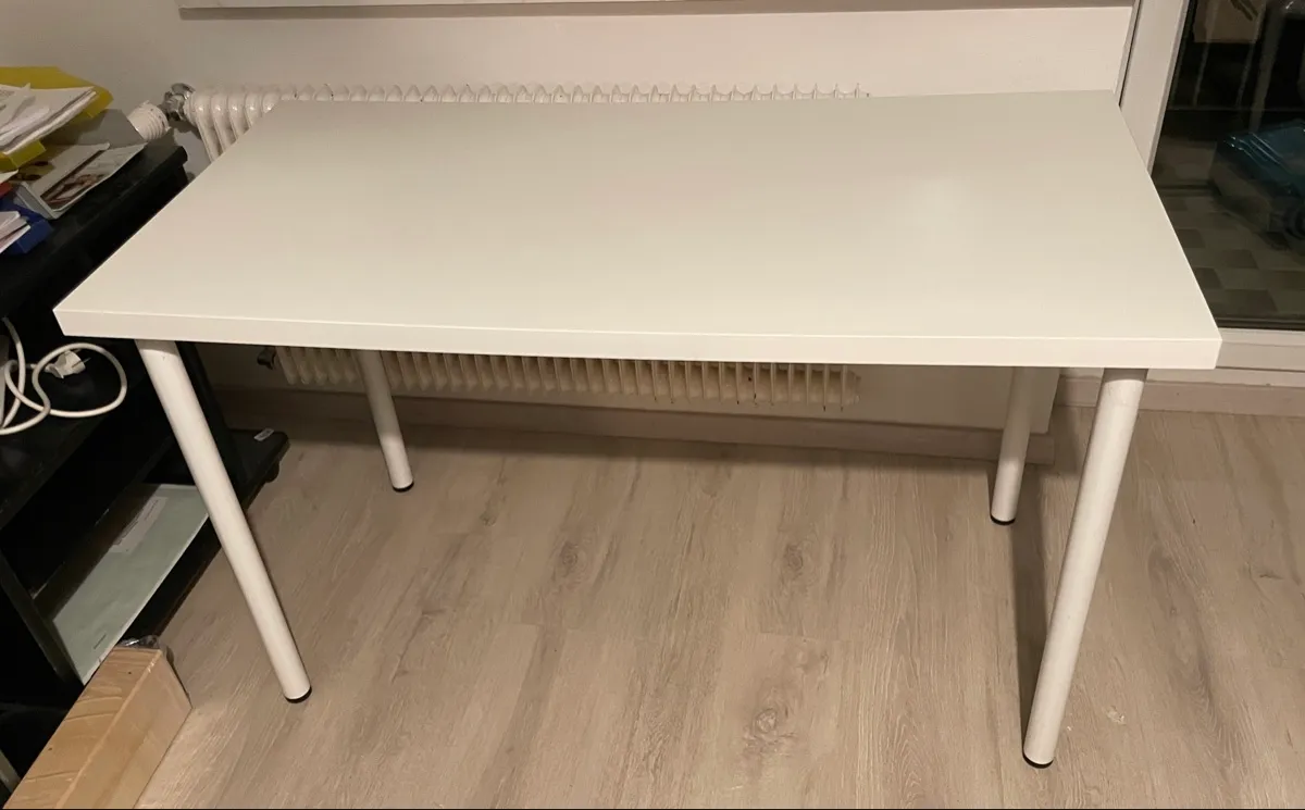 Zu verschenken: Tische (Farbe: Weiß)