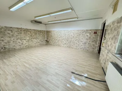 16-Zimmer-Gewerbeimmobilie mieten in Wien – 552 m², € 7.312 – Bild 13 von 32