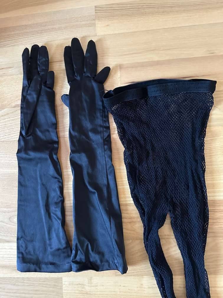 lange schwarze Handschuhe aus Satin klein und Netzstrumpfhose zu verkaufen