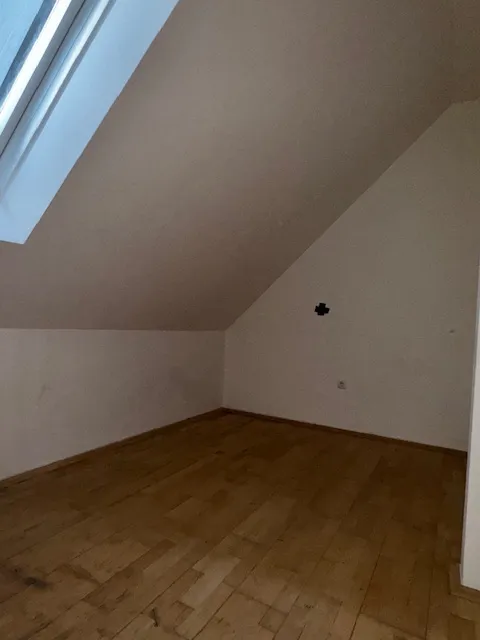 GEMÜTLICHE MANSARDENWOHNUNG - LINZ / URFAHR – pohled 2