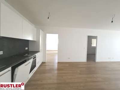 Moderne 4-Zimmer-Wohnung mit Balkon