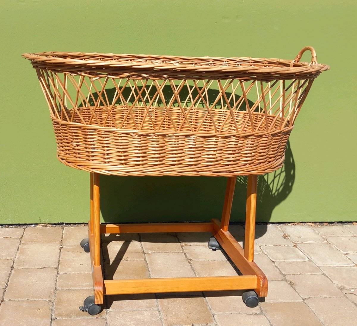 alter Stubenwagen, Korbwagen; Baby oder Puppenwagen aus Korbgeflecht,   35,- (8081 Heiligenkreuz am Waasen) - willhaben