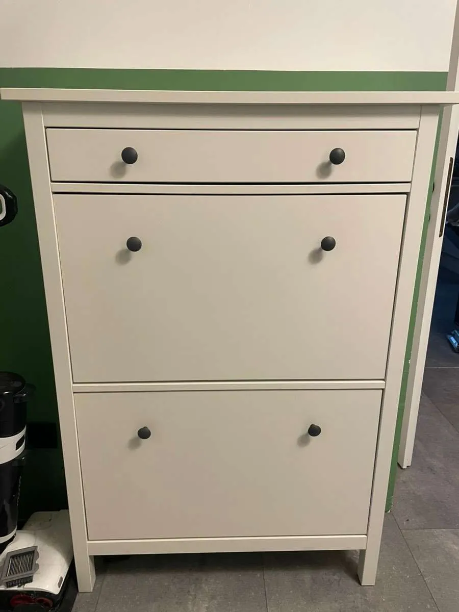 Ikea Hemnes Schuhregal, € 80,- (1100 Wien)