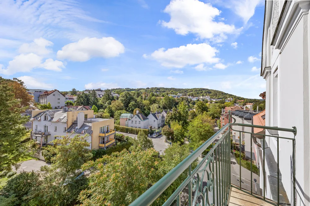 Perfekt für Zwei! Helle 2-Zimmer Dachgeschosswohnung mit sonnigem Balkon - Ansicht 2