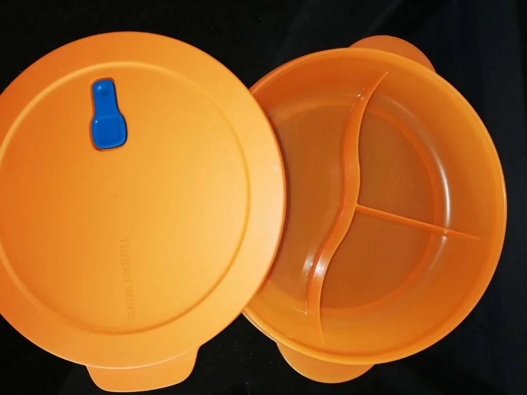 Mikrowellen Teller mit Deckel Tupperware, € 20,- (5233 Pischelsdorf am Engelbach)
