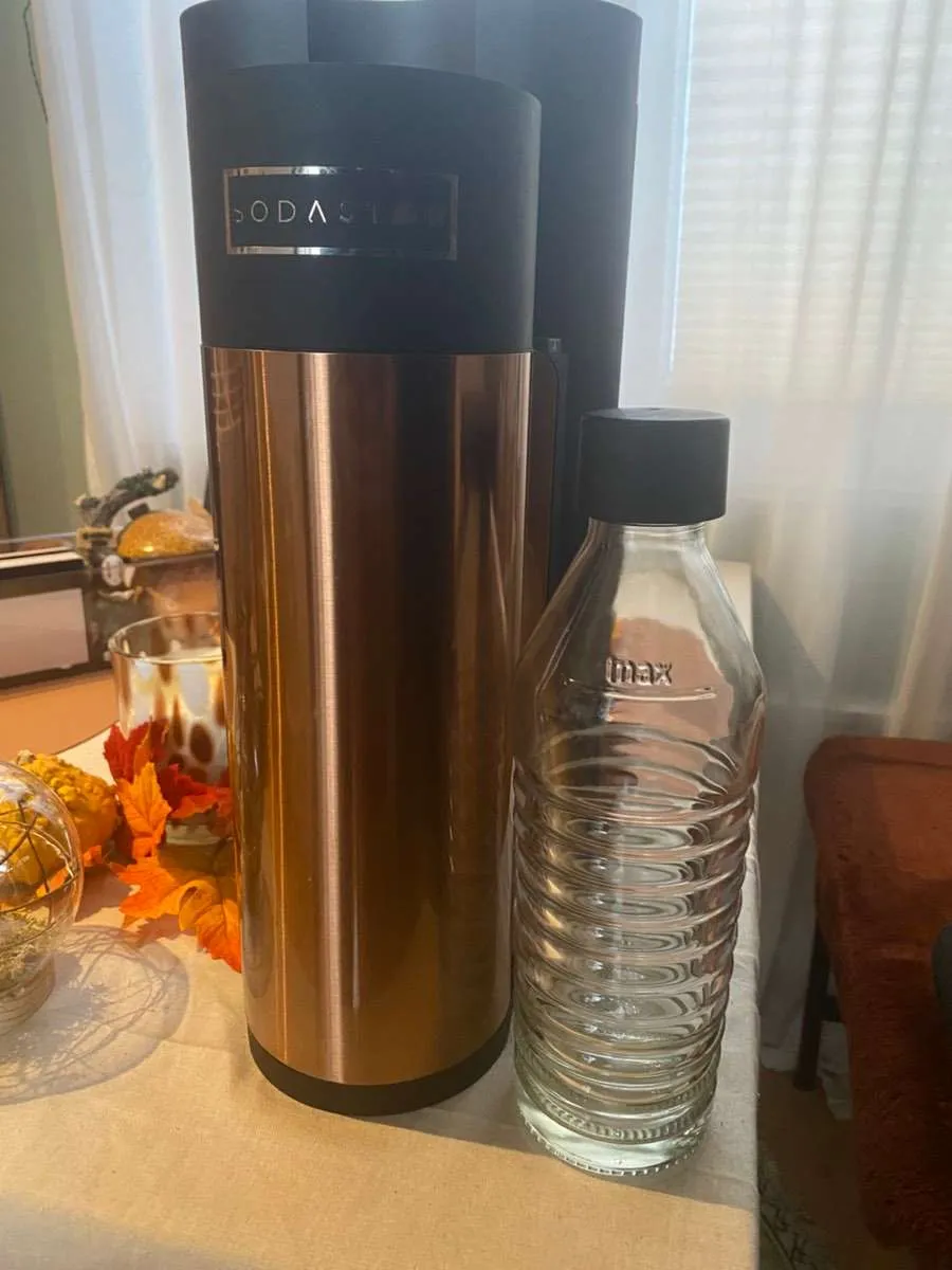 Sodastar Wassersprudler (Sodastream) + Glasflaschen & Gasflaschen, € 10,- (1200 Wien)