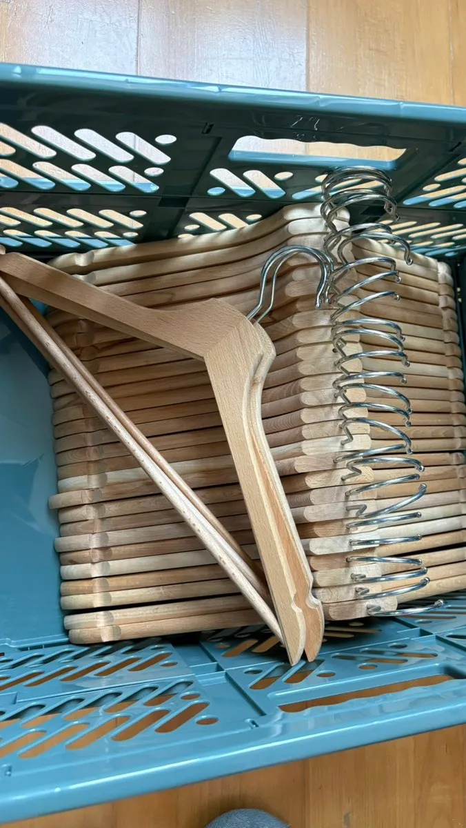 IKEA Kleiderbügel aus Holz, € 19,- (1140 Wien)