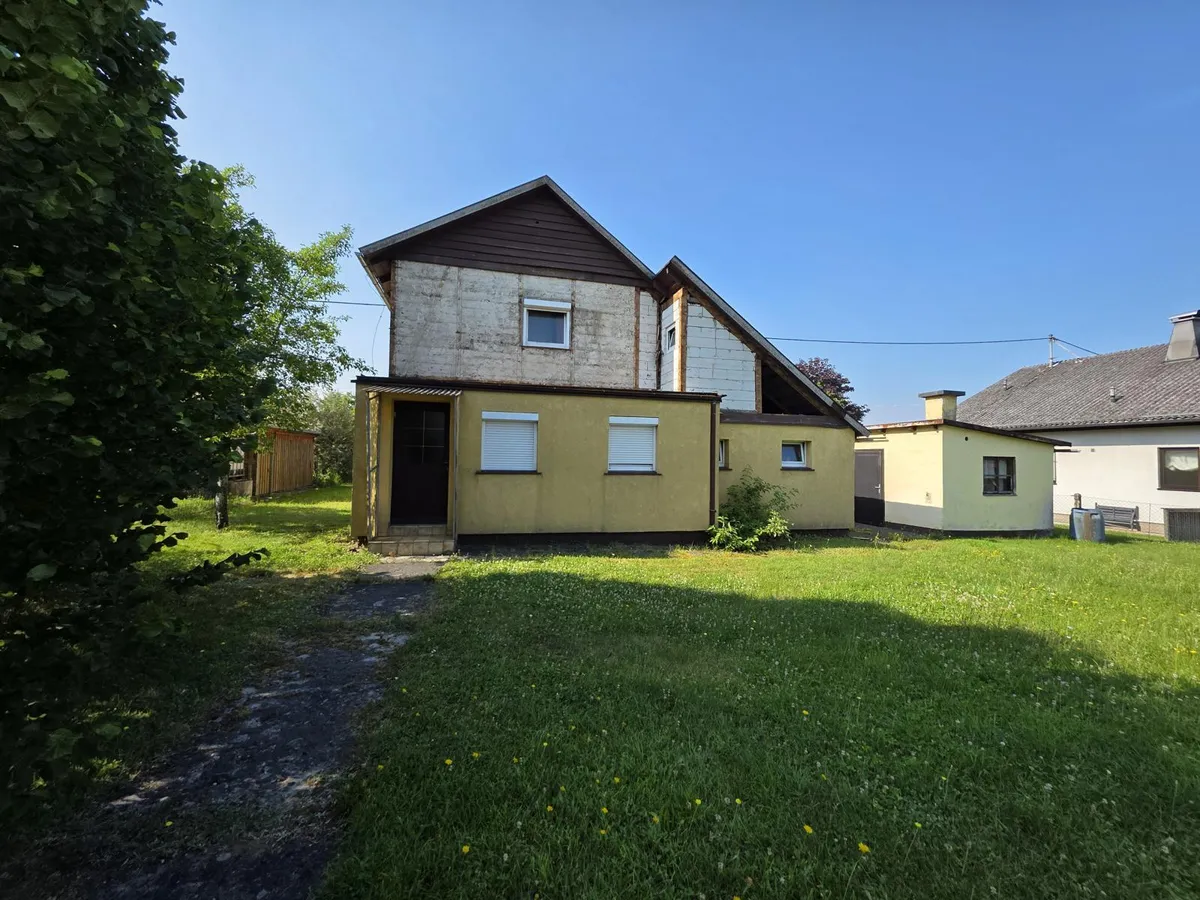 Sonniges Baugrundstück in zentraler Lage mit Abbruchhaus (erledigt der Verkäufer) - Ansicht 3
