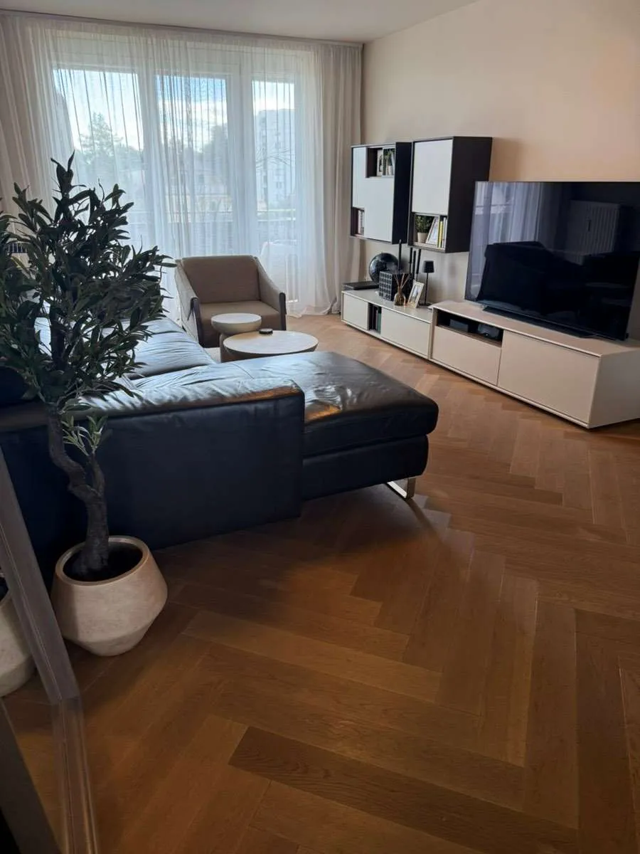 Moderne 4-Zimmer-Eckwohnung mit sonniger Terrasse und Tiefgarage im letzten Obergeschoß - Ansicht 3
