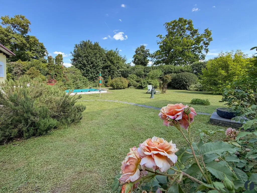 Ein Haus zum Wohnungspreis: viel Platz, Garten und Pool inklusive – pohled 2