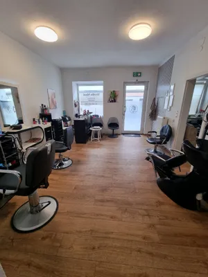 3-Zimmer-Gewerbeimmobilie mieten in Urfahr-Umgebung – 60 m², € 605 – Bild 2 von 5