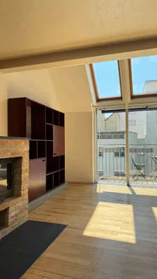 Gemütliche, klimatisierte Dachgeschoss-Maisonette mit Balkon nahe dem Naschmarkt – Bild 2