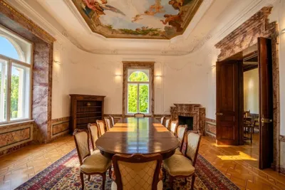 Repräsentative Palaiswohnung vollklimatisiert mit Terrasse und Garagen im Botschaftsviertel