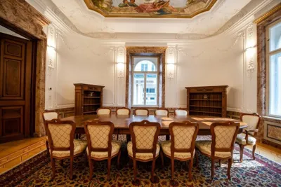 Repräsentative Palaiswohnung vollklimatisiert mit Terrasse und Garagen im Botschaftsviertel – Bild 2
