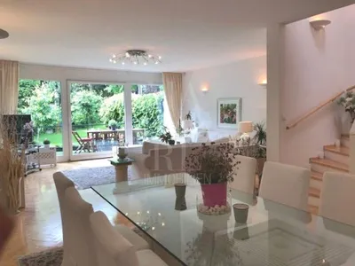 schönes Reihenhaus mit Terrassen & Eigengarten in Toplage