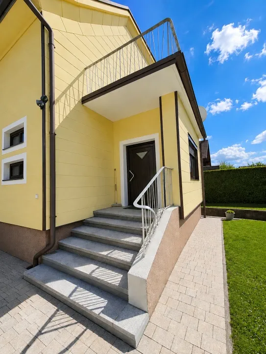 Ankommen und wohlfühlen: Gepflegtes Haus mit schönem Garten - Ansicht 2