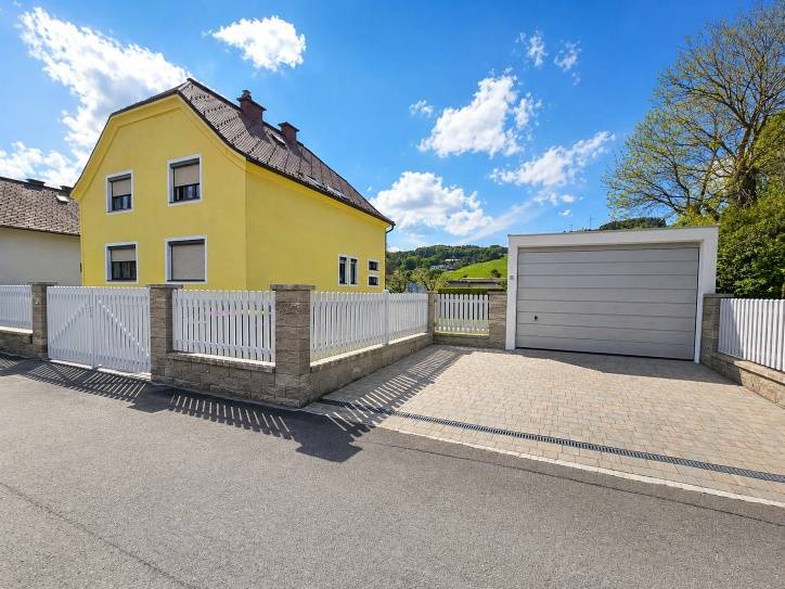 Ankommen und wohlfühlen: Gepflegtes Haus mit schönem Garten, Traisen