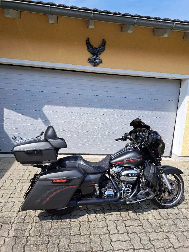 Harley-Davidson Street Glide FLHXS Spezial 107 Tourer