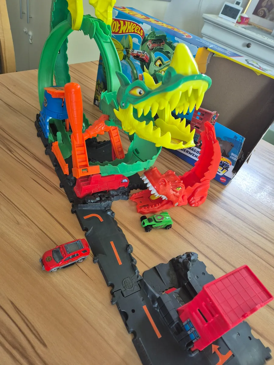 Hot Wheel Drachenbahn