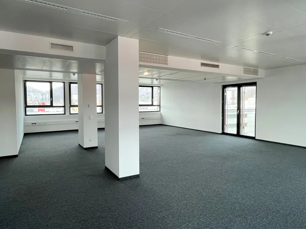 Modernes Büro mit Parkplätzen - Ansicht 3