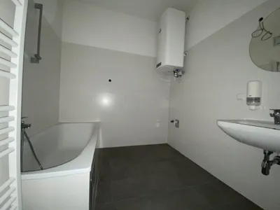 2-Zimmer-Gewerbeimmobilie mieten in Linz – 77 m², € 999 – Bild 8 von 11