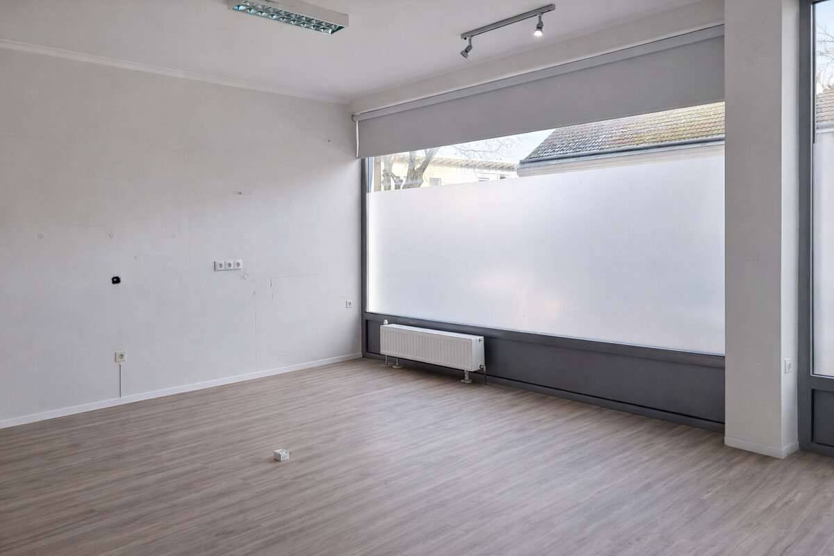 Geschäftslokal mit großer Glasfront & Straßenzugang - vielseitig nutzbar! Rannersdorf bei Schwechat - Ansicht 3