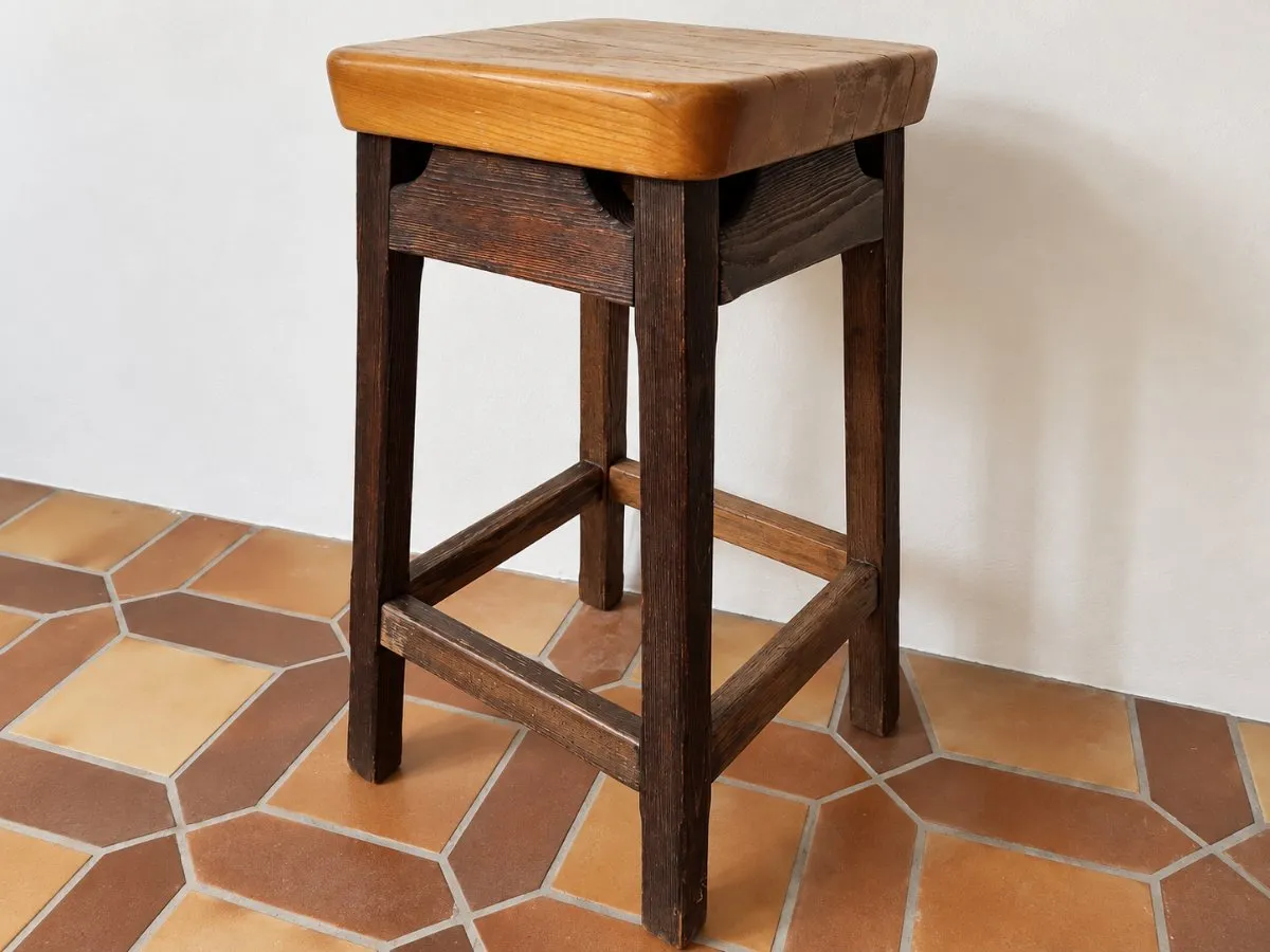 Massiver Vintage Holz-Barhocker / hoher Hocker - Nur noch 1Stk vorhanden, € 60,- (3100 St. Pölten)