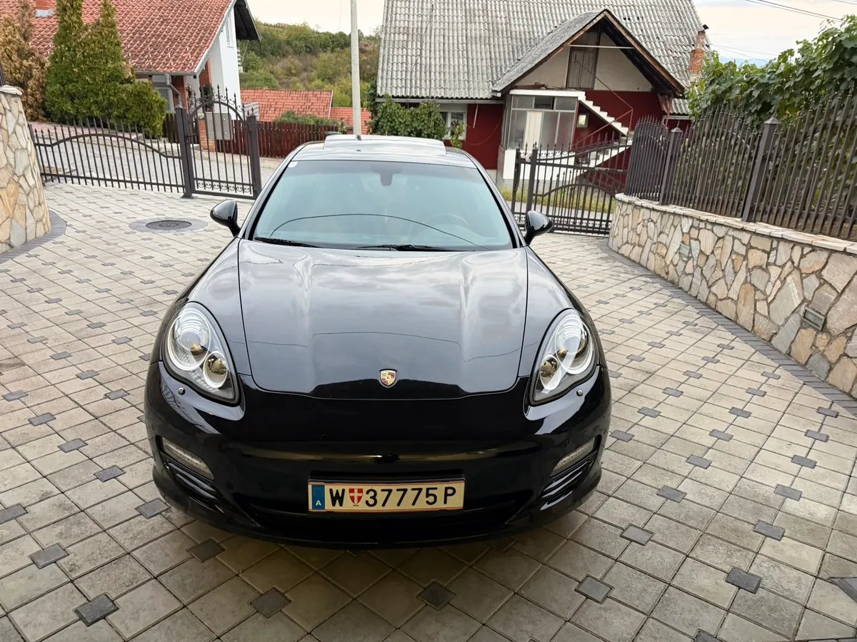 Porsche Panamera 2011 photo 2