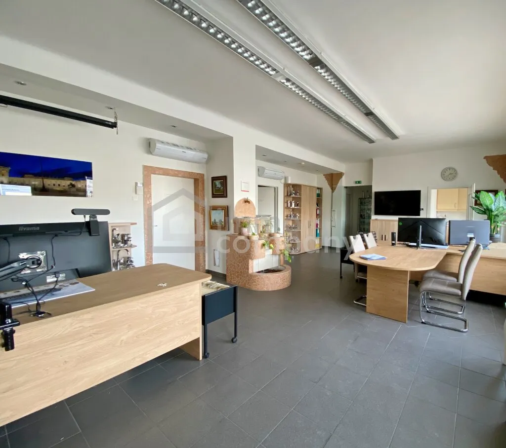Büro / Geschäftslokal + Stellplatz in 2540 Bad Vöslau, Bad Vöslau
